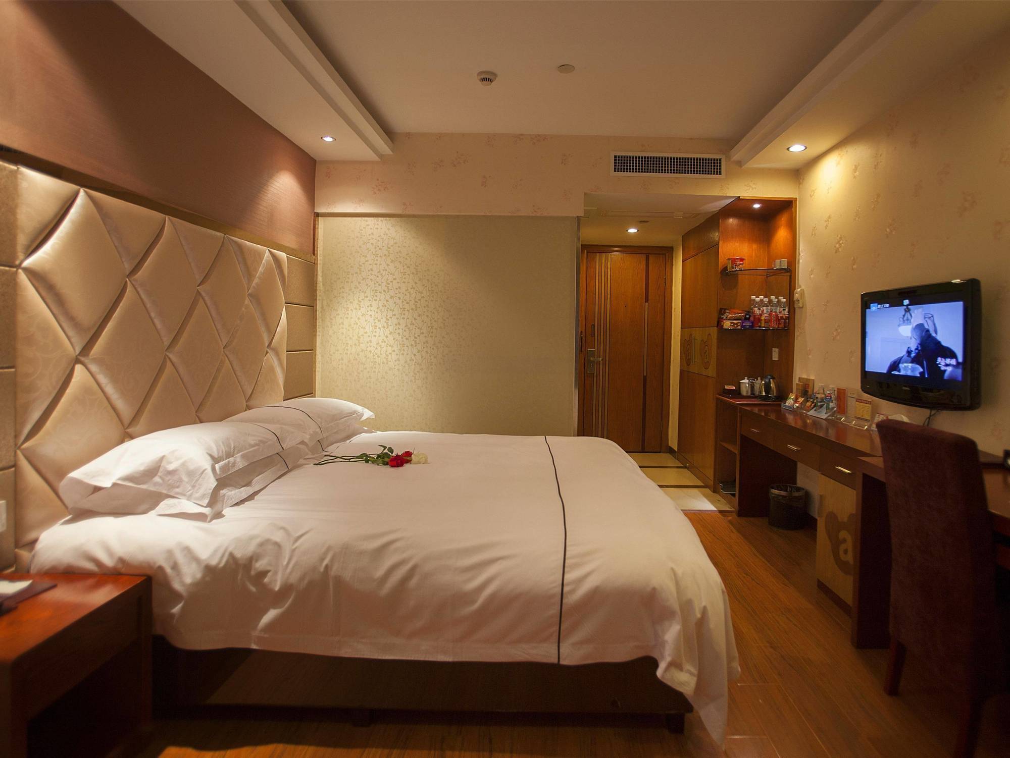 Yiwu Luckbear Hotel Exterior photo