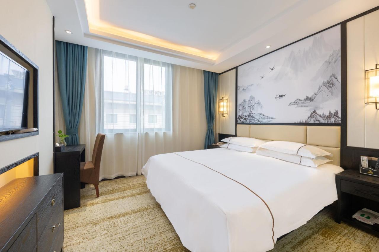 Yiwu Luckbear Hotel Exterior photo